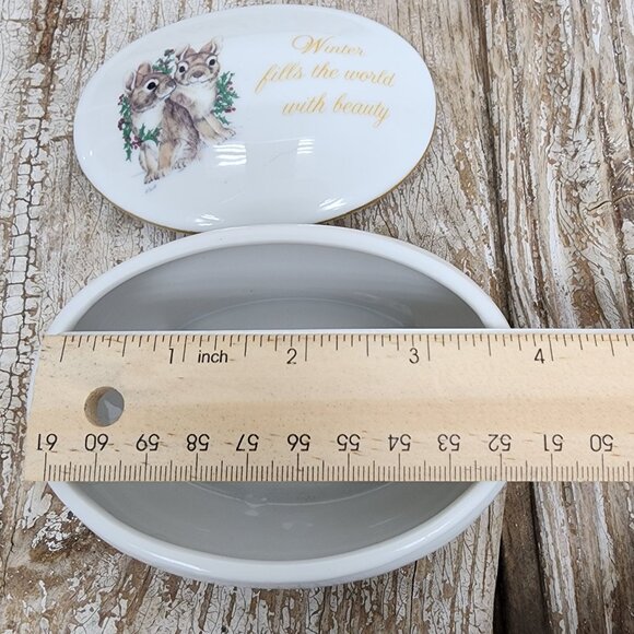 Vintage Designer Collection A Christmas Keepsake Porcelain Trinket Box Bunnies - Picture 4 of 5